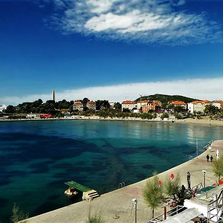 ベッド・アンド・ブレックファスト Design Bacvice Arti